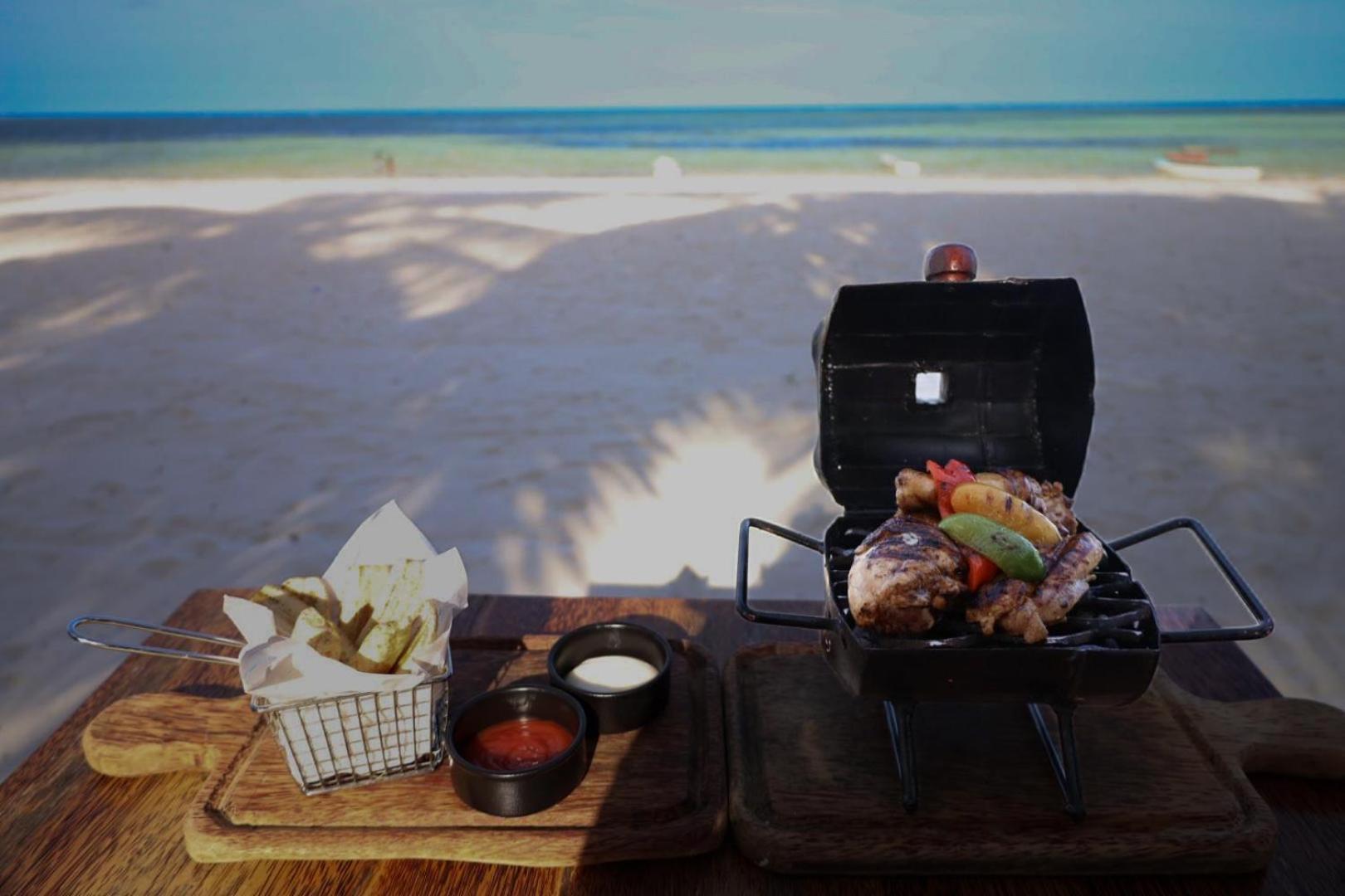 Bianco Azzurro Hotel & Restaurant プワニ・チャンガーニ エクステリア 写真
