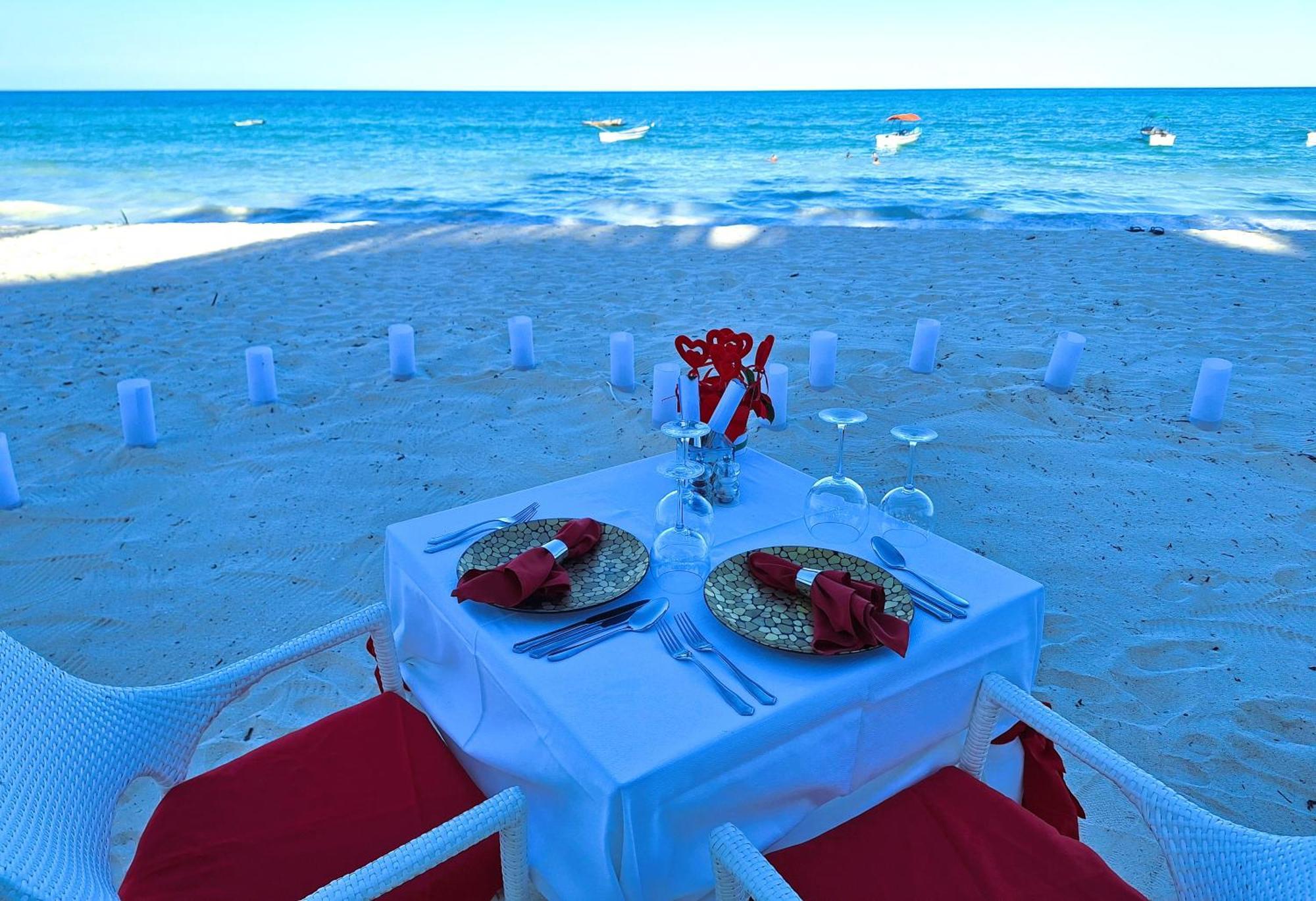 Bianco Azzurro Hotel & Restaurant プワニ・チャンガーニ エクステリア 写真