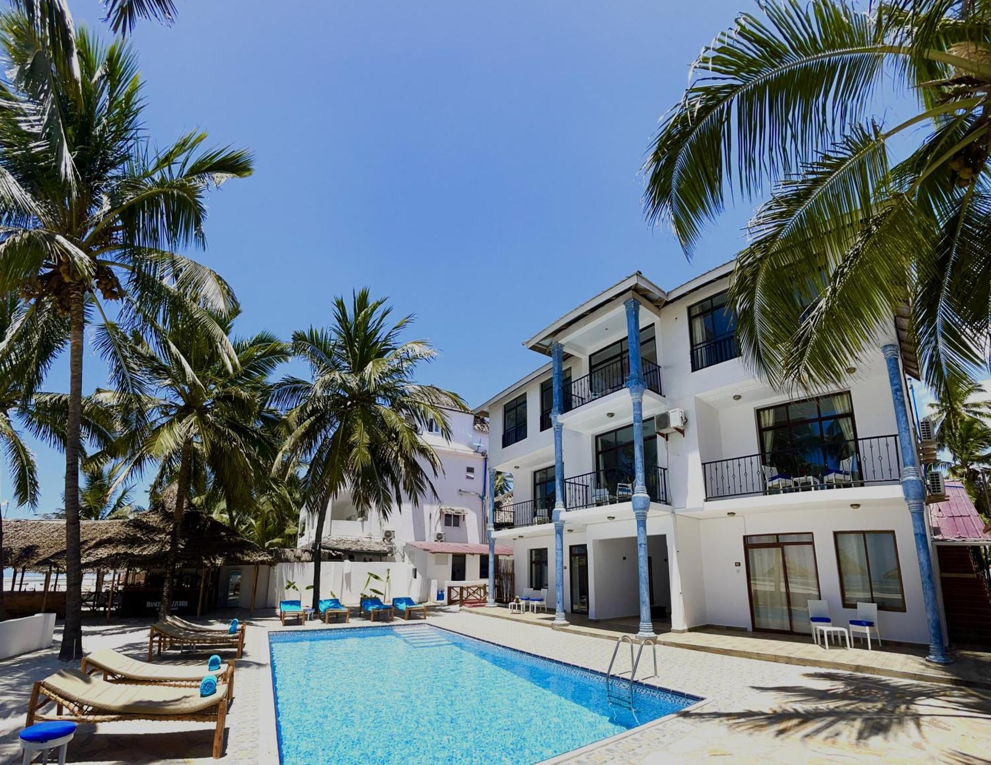 Bianco Azzurro Hotel & Restaurant プワニ・チャンガーニ エクステリア 写真