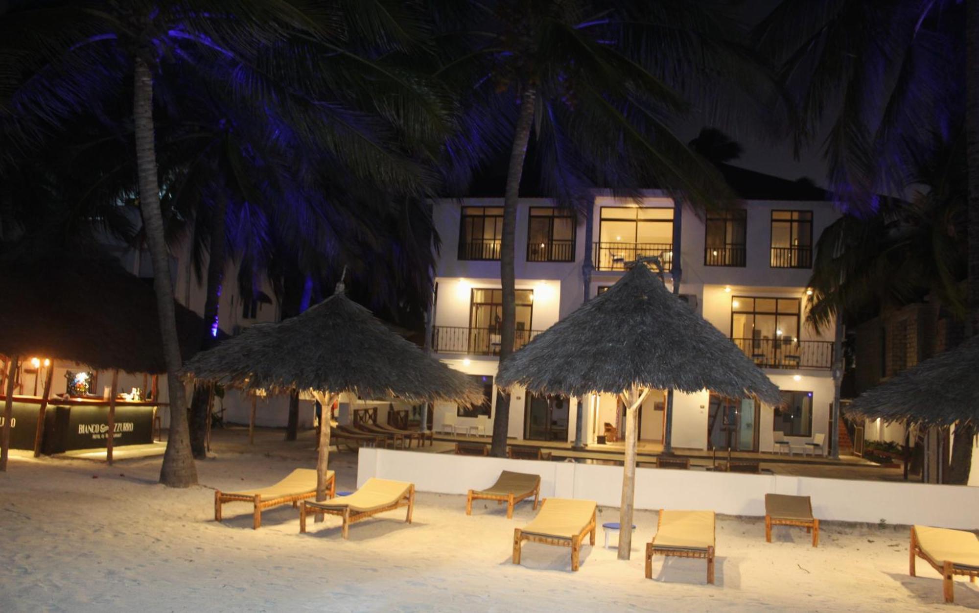 Bianco Azzurro Hotel & Restaurant プワニ・チャンガーニ エクステリア 写真