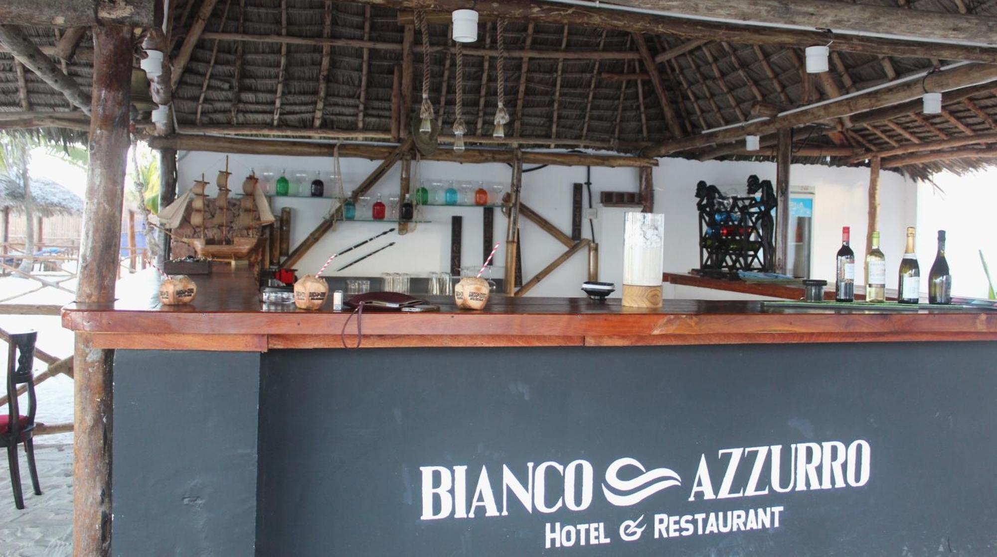 Bianco Azzurro Hotel & Restaurant プワニ・チャンガーニ エクステリア 写真